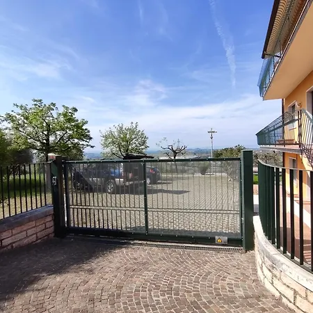 Apartment View & Free Parking *