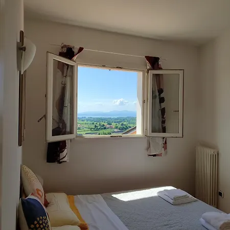 View & Free Parking * Pastrengo