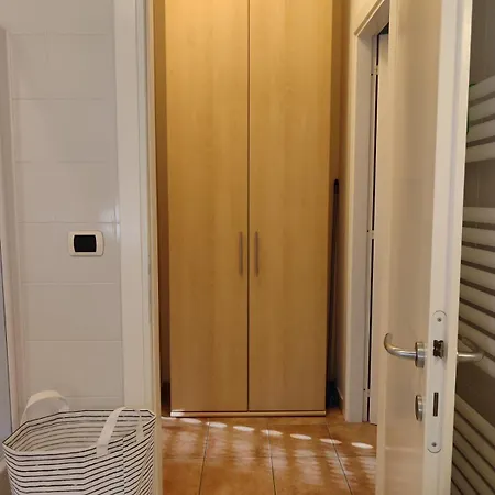 Apartment View & Free Parking *