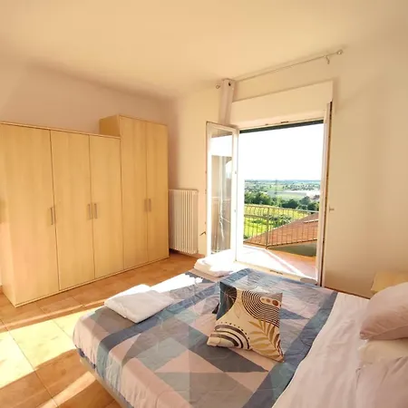 View & Free Parking Apartment Pastrengo
